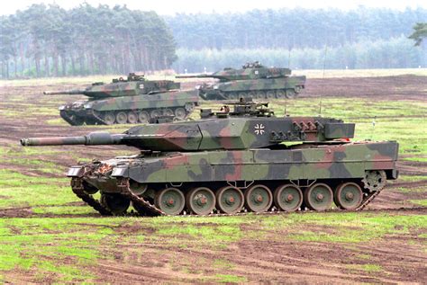 Leopard 2 Main Battle Tank, Germany .